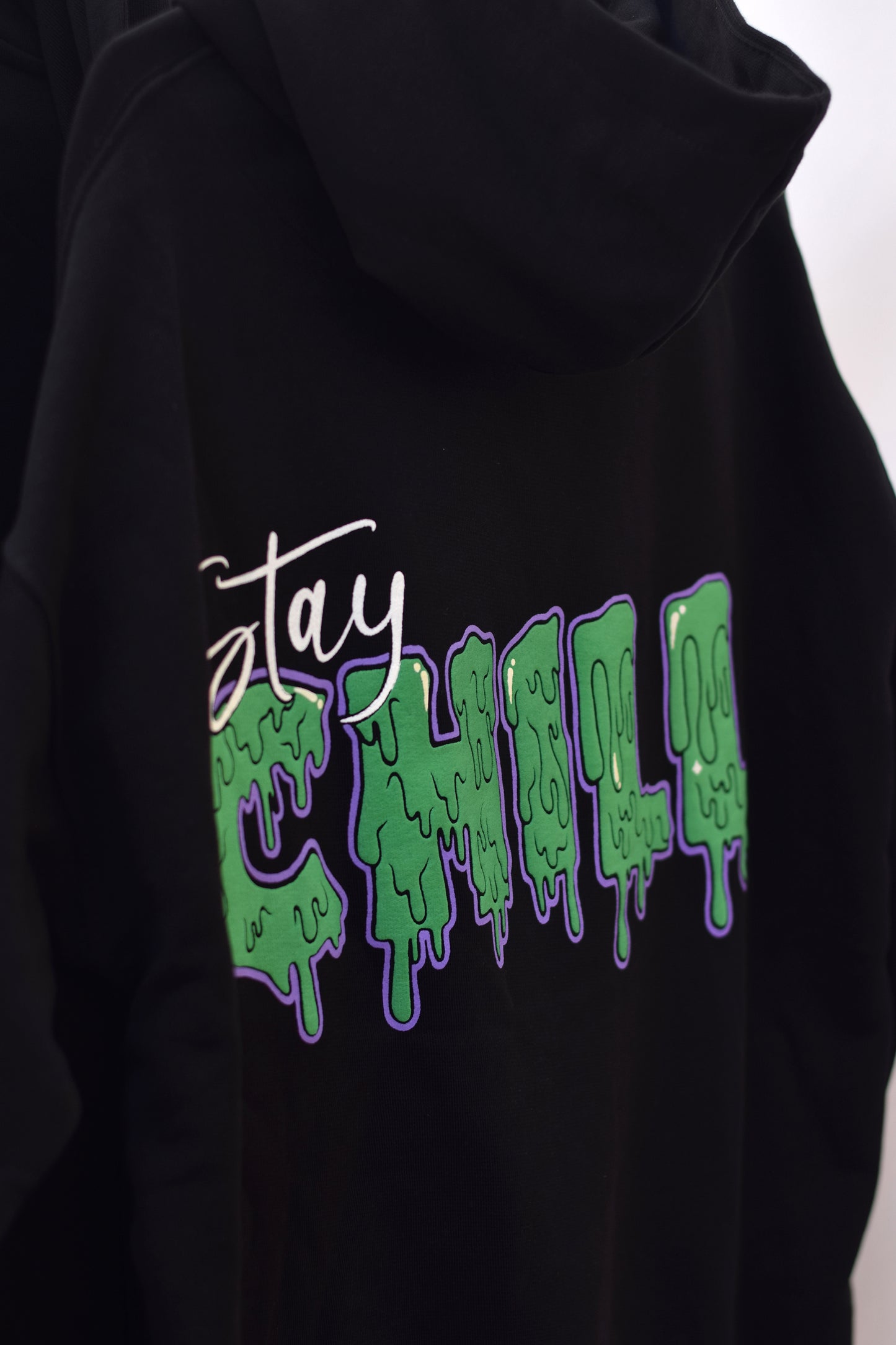 Sudadera negra "Stay Chill"